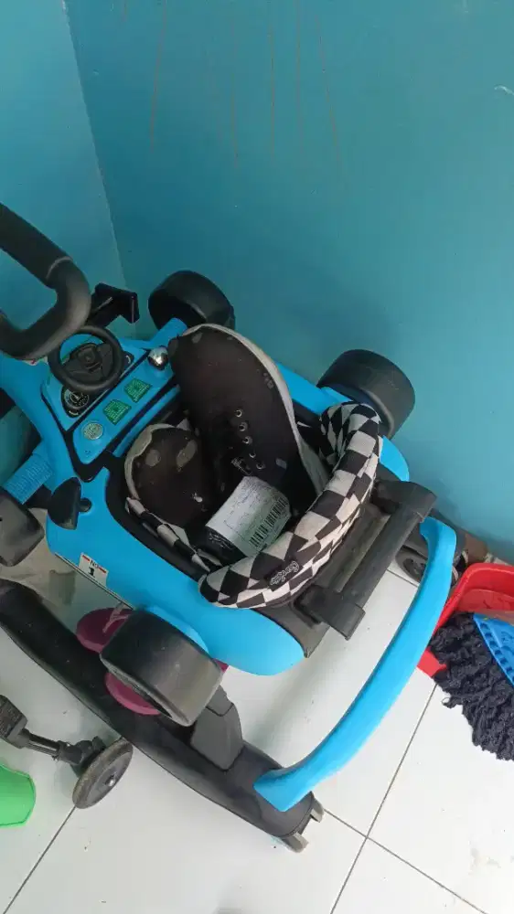 Di jual Baby Walker bentuk mobil