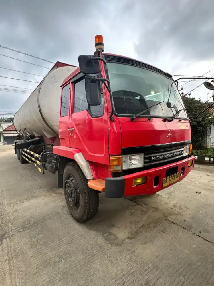 Truck tangki semen curah capasitas 35 ton tahun 2015