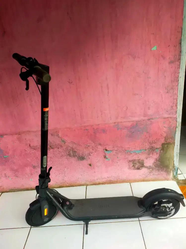 Skuter/ scooter listrik ninebot Segway F20