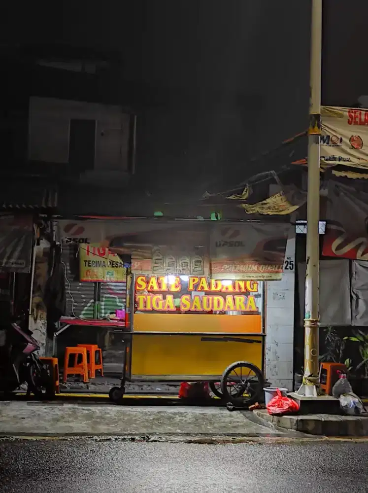 Pedagang sate Padang