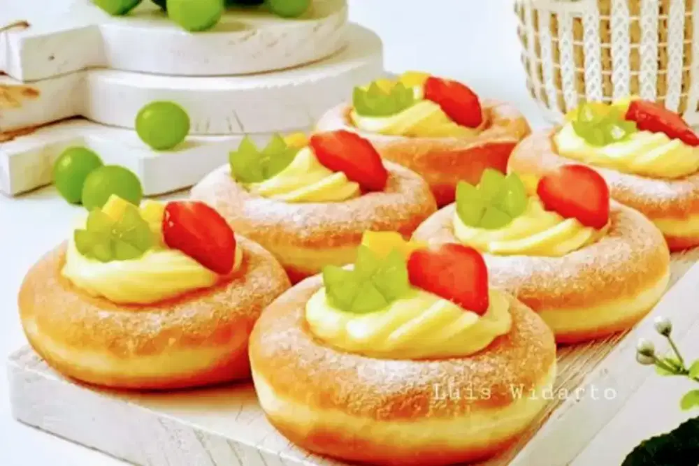 tenaga wanita jaga stand bakery