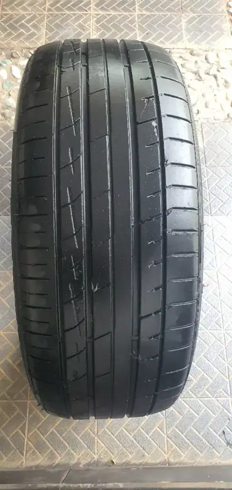 dijual ban bekas accelera R 20 275/55