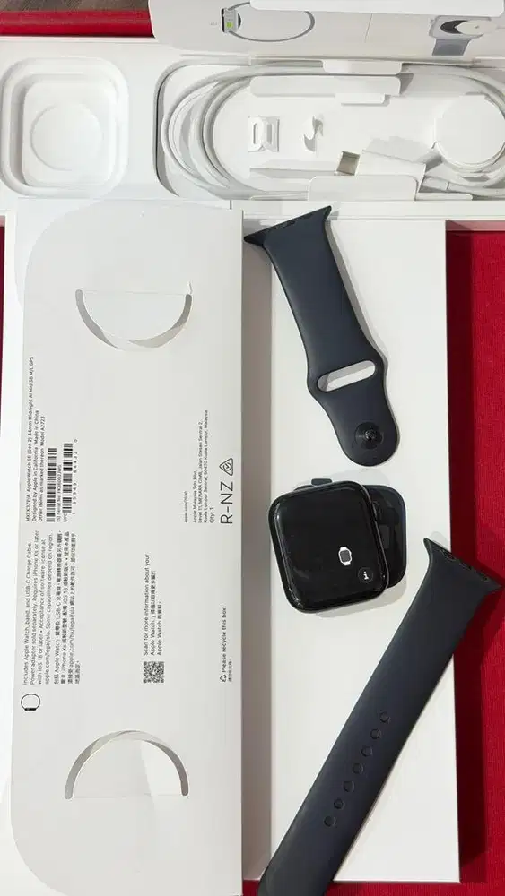 Dijual Apple Watch SE 2 Black 44MM Lengkap