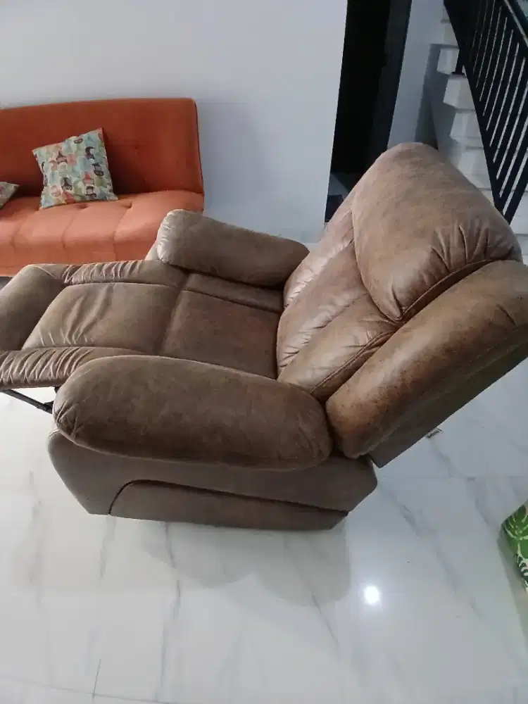 Sofa reclainer besar merk informa