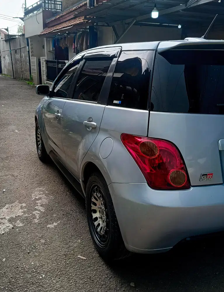 Toyota ist 2005 Bensin