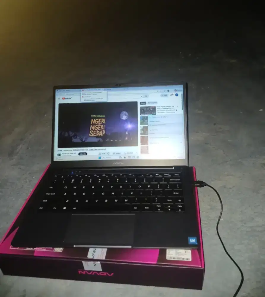 Laptop advan t8ook