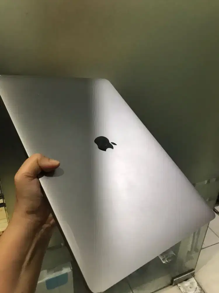 Macbook pro corei9 2019 ram 16gb SSD  1 tb VGA AMD Radeon pro 5500