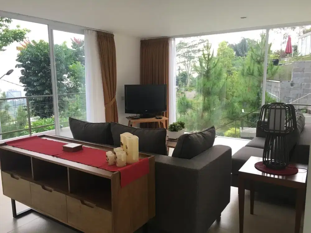 Dijual Rumah Villa Luas Asri di Dago Village