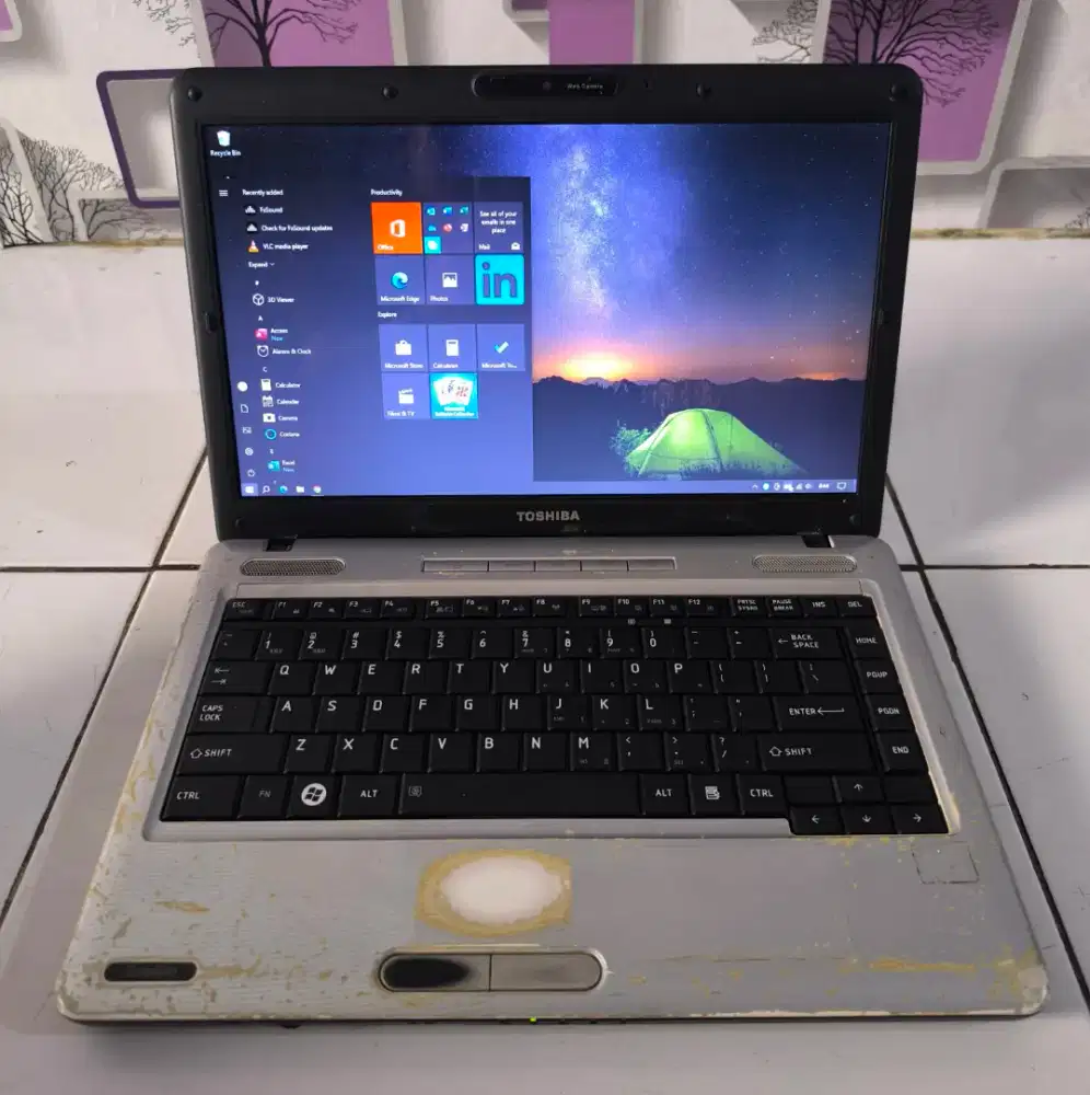 Laptop toshiba semua normal ram 4/500 windows 10 siap pakai