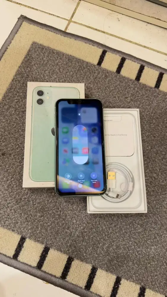 Dijual Iphone 11 Green 128GB Mulus Lengkap SimLock Wifi Only