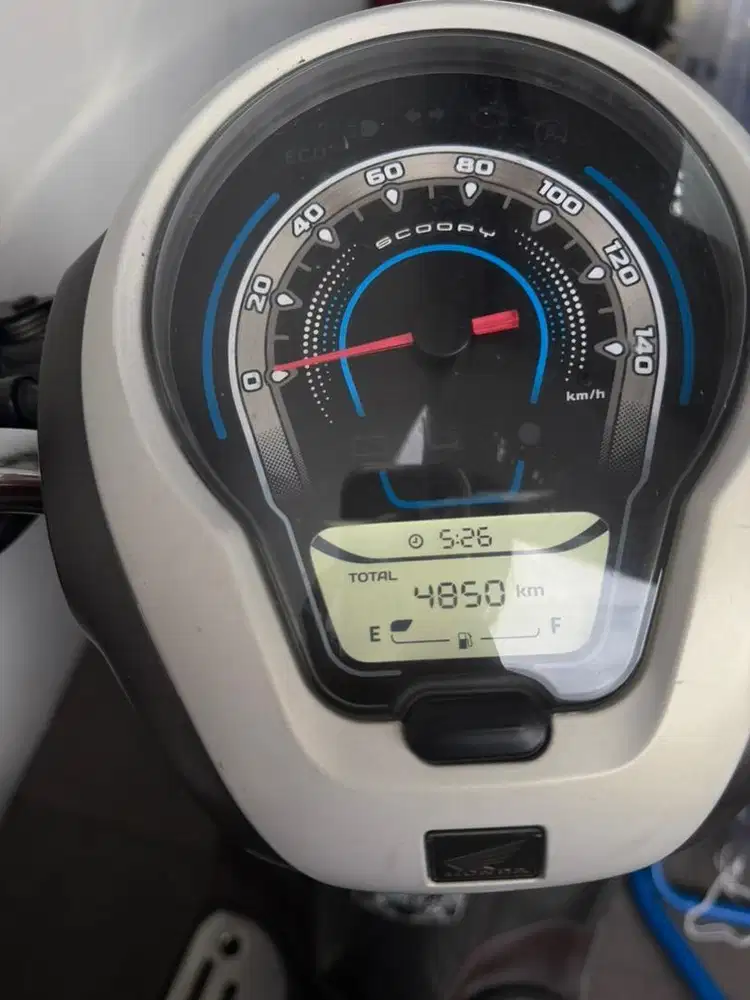 Scoopy Prestige 2023 White/Putih Low KM