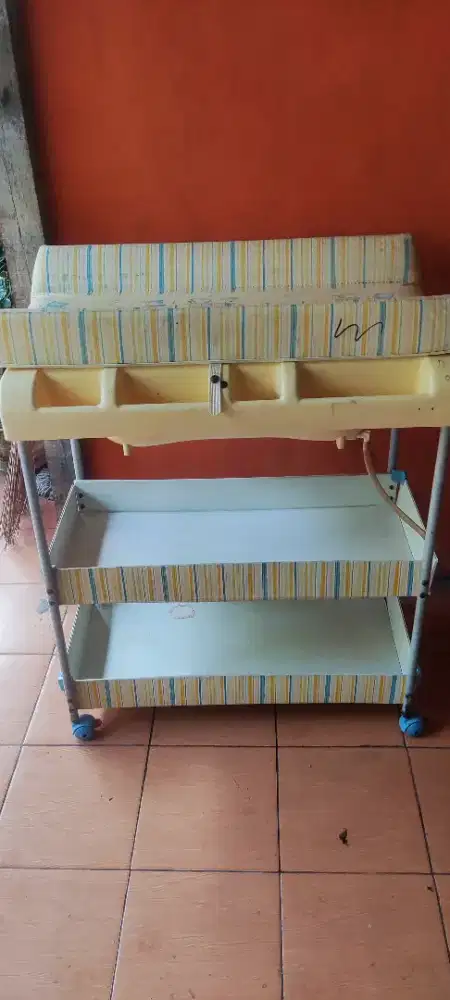 Rak tafel / rak ganti popok bayi