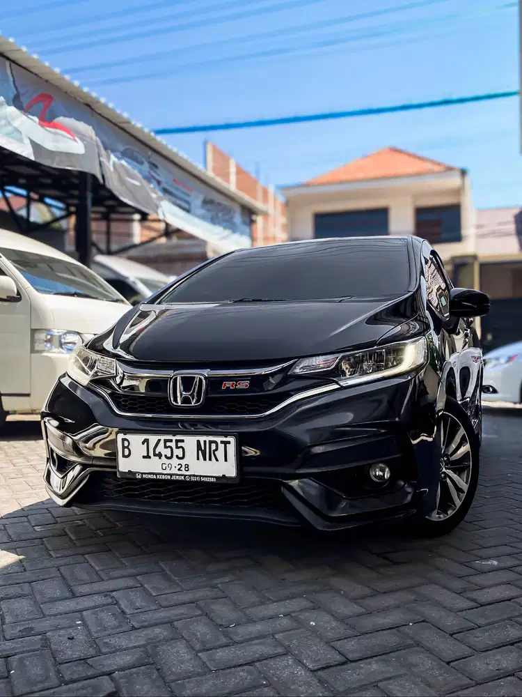 Harga Cash dan Kredit Paling Murah Jazz 1.5 RS CVT 2018