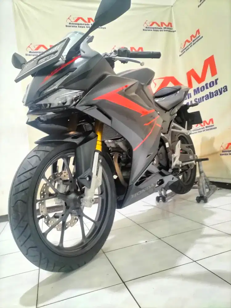 Km 2 Ribu Honda New CBR 150 Tahun 2021 warna Hitam