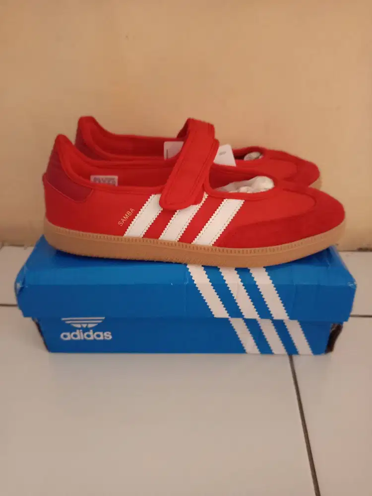 Sepatu santai wanita