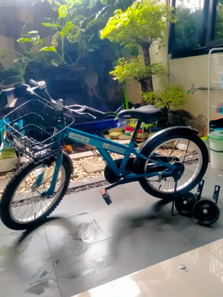 Sepeda merk jeep