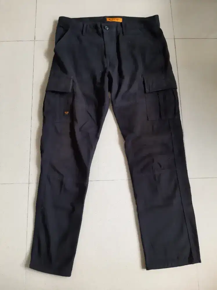 Celana Panjang Cargo Hitam (32)