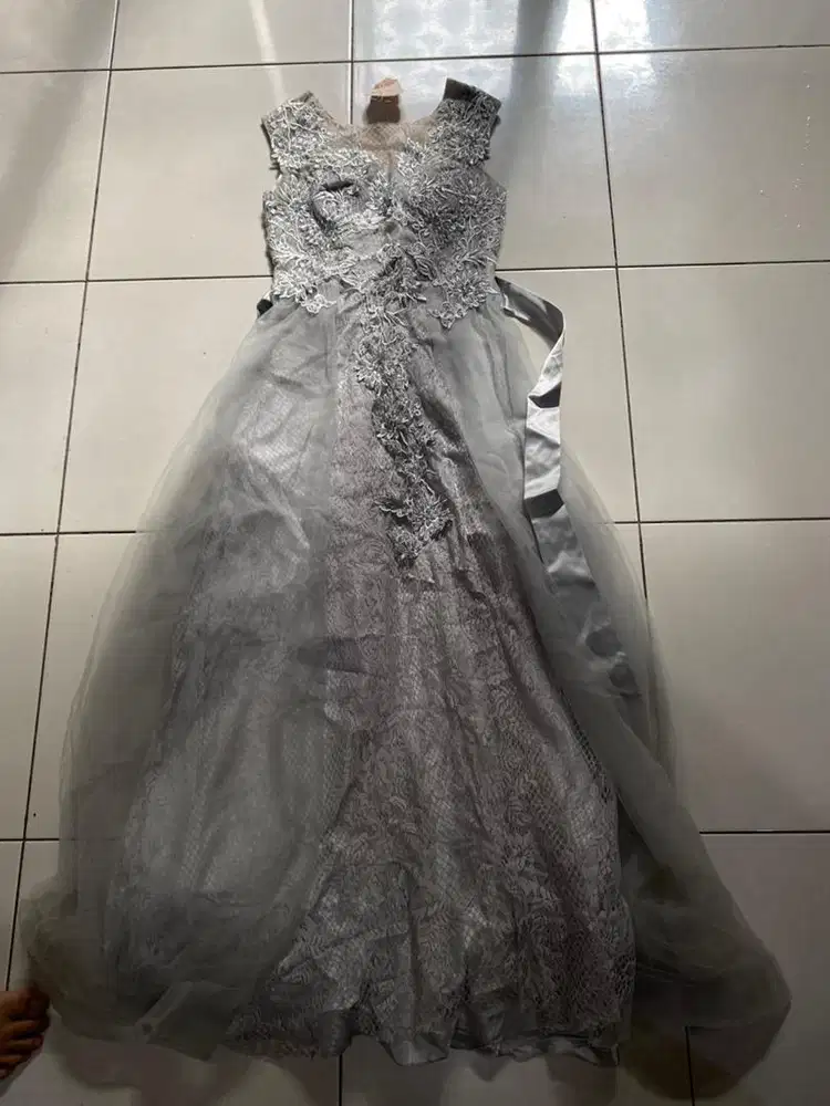 Dress party gaun pesta