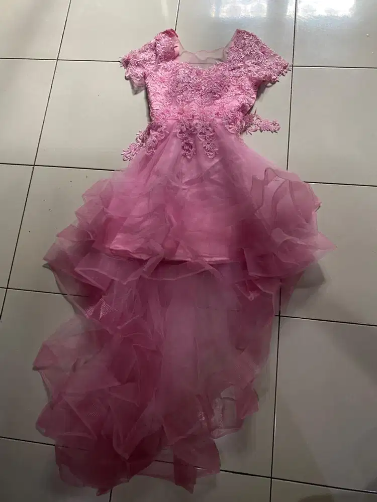 Dress party gaun pesta