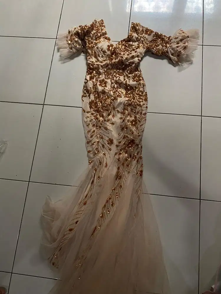 Dress party gaun pesta