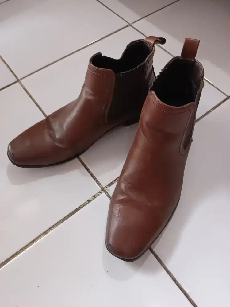 Sepatu pantofel kulit pria