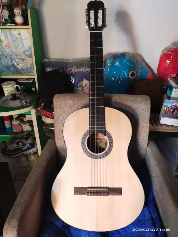 DIJUAL GITAR CLASSIC ELECTRIC COWBOY