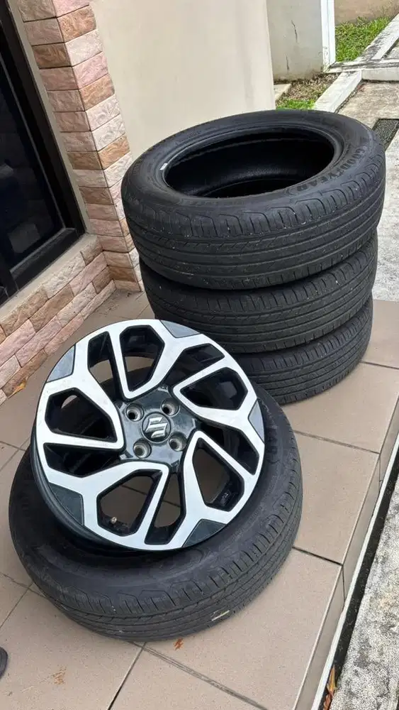 Velg + Ban OEM Suzuki Fronx 2025 – Kondisi Like New!