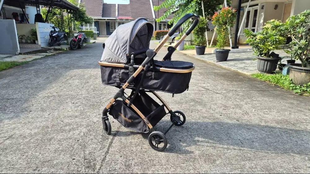Stroller + CarSeat Kereta Dorong Bayi Babydoes Pronto RTS