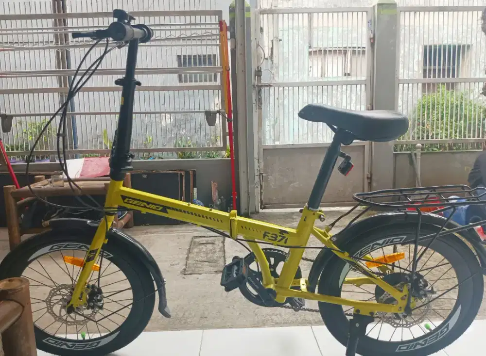 Sepeda lipat merek Genio
