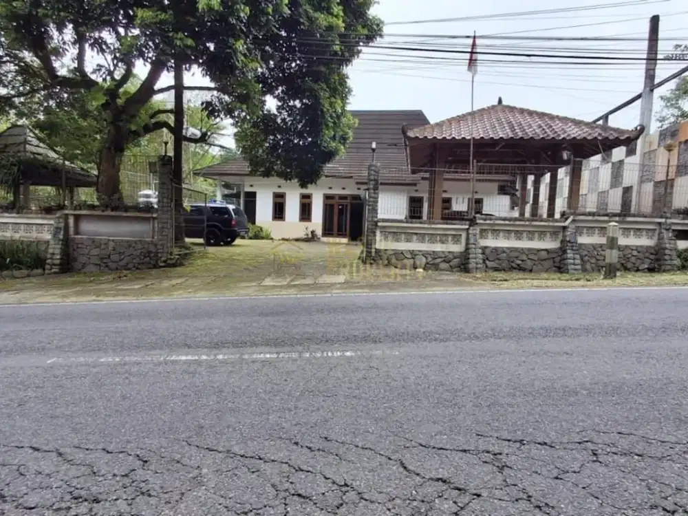 VILLA KUNO TEPI JALAN KALIURANG, TANAH LUAS