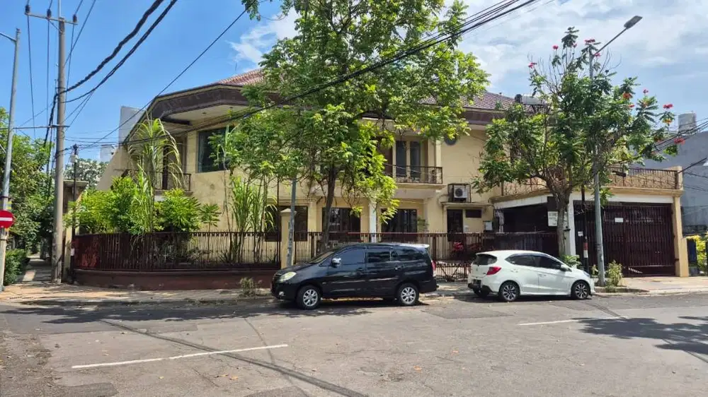 Disewakan rumah usaha di Jalan Kusuma Bangsa Surabaya Pusat