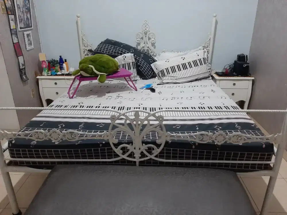 Tempat Tidur Besi n kasurnya