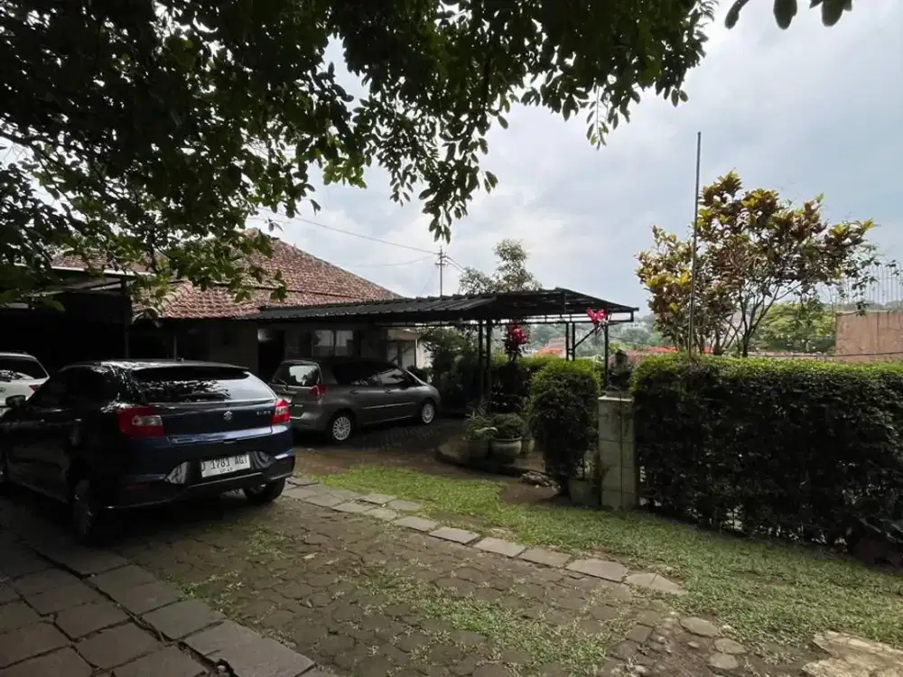 Dijual Rumah Hitung Tanah Mainroad Ciumbuleuit Bandung Dekat dengan Tempat Wisata
