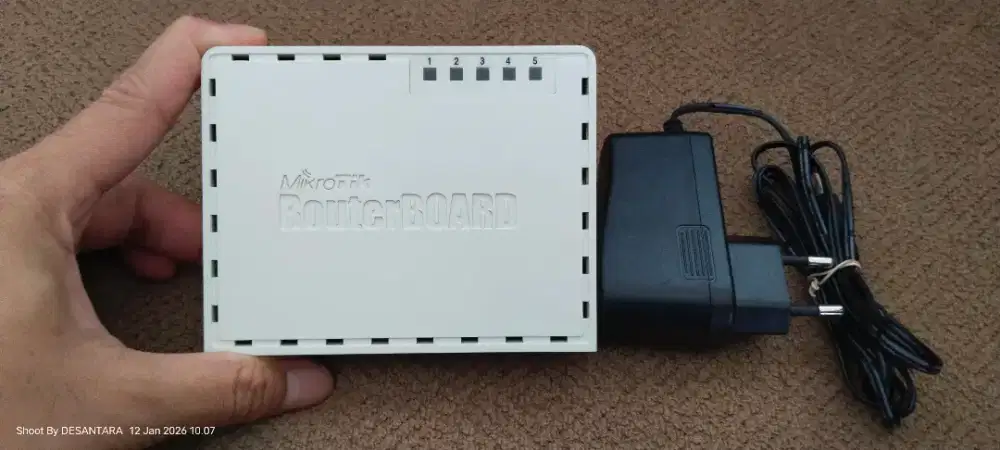 Router Mikrotik RB750