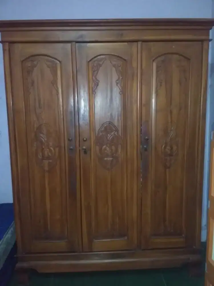 Jual Lemari Kayu Jati Asli Masih Bagus