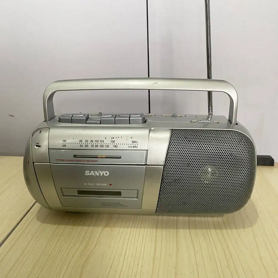 Tape Mini Jadul SANYO Kondisi MATOT Buat Service atau Kanibalan