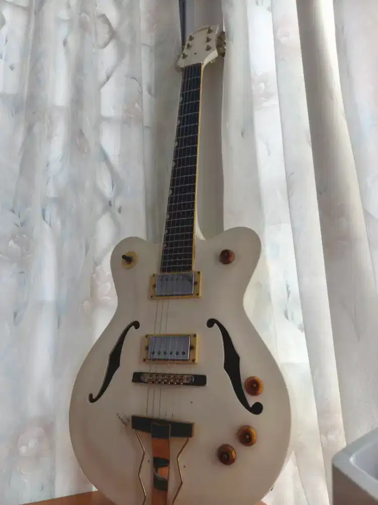 Jual Cepat Gitar Gretsch masih mulus dan bagus banget