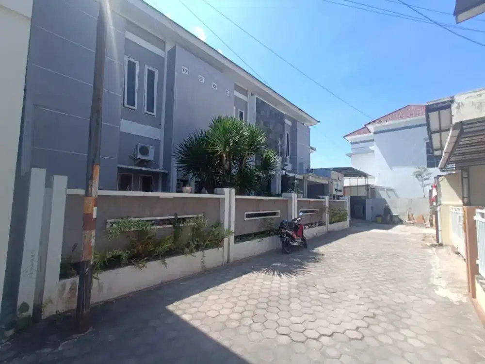 Rumah dengan tanah luas di belakang RS Wirosaban Umbulharjo Yogya