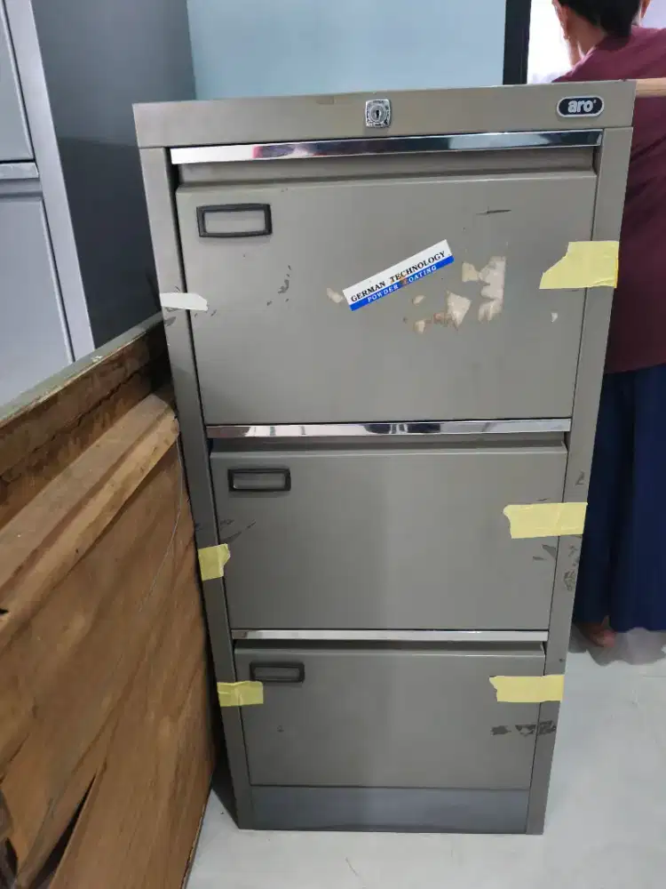 Filing Cabinet 4 Laci dan 3 Laci