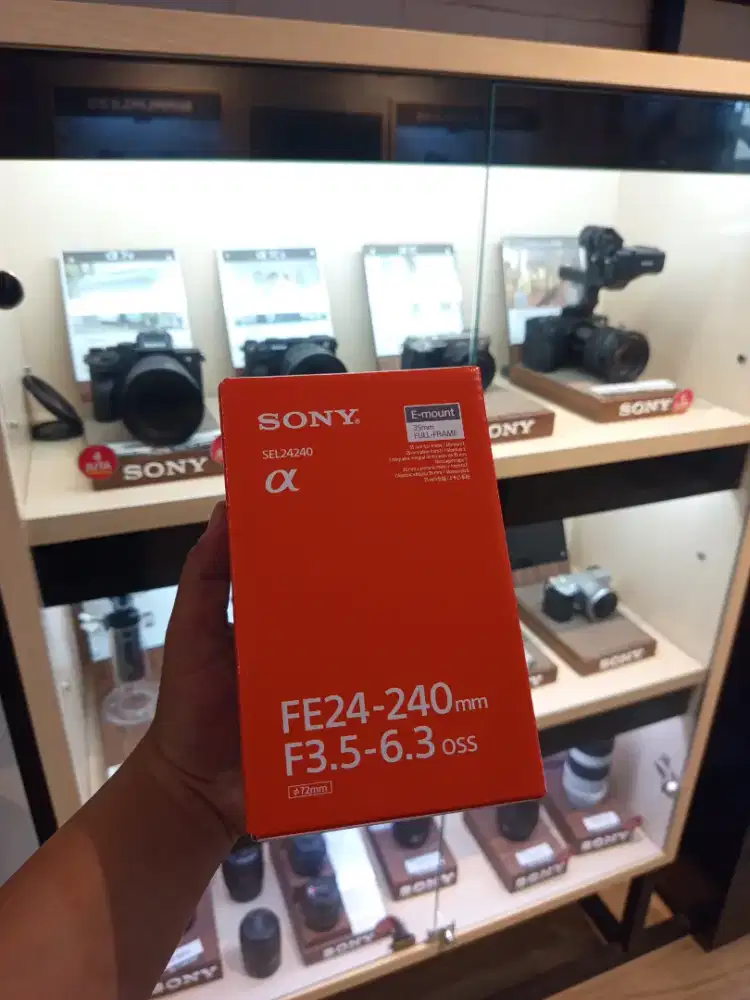 Lensa Sony SEL24-240 OSS