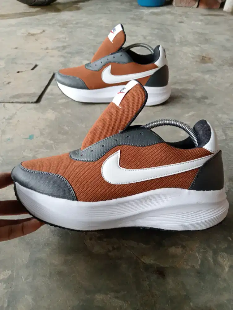 Sepatu Pria dan Wanita