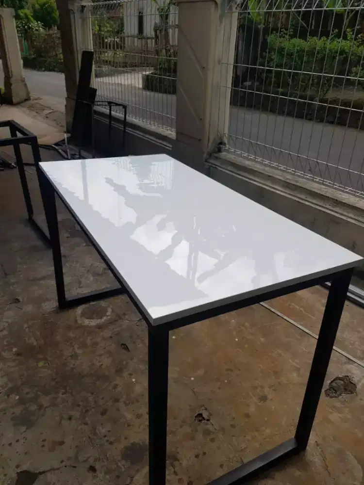 Meja permanen lapis hpl.