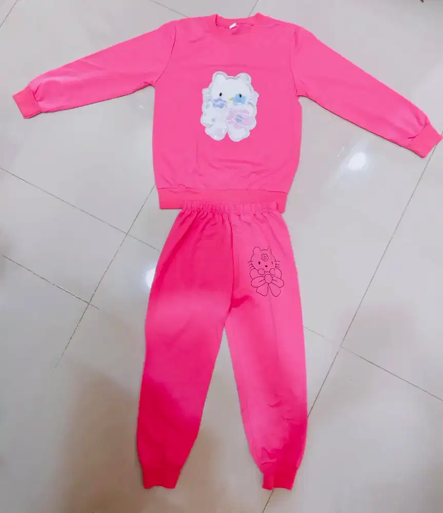 Atasan bawahan anak perempuan hello kitty