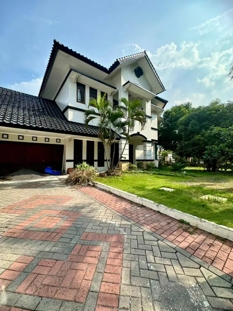 DISEWAKAN RUMAH MEWAH PAKUWON INDAH VILLA REGENCY 2 LANTAI SURABAYA