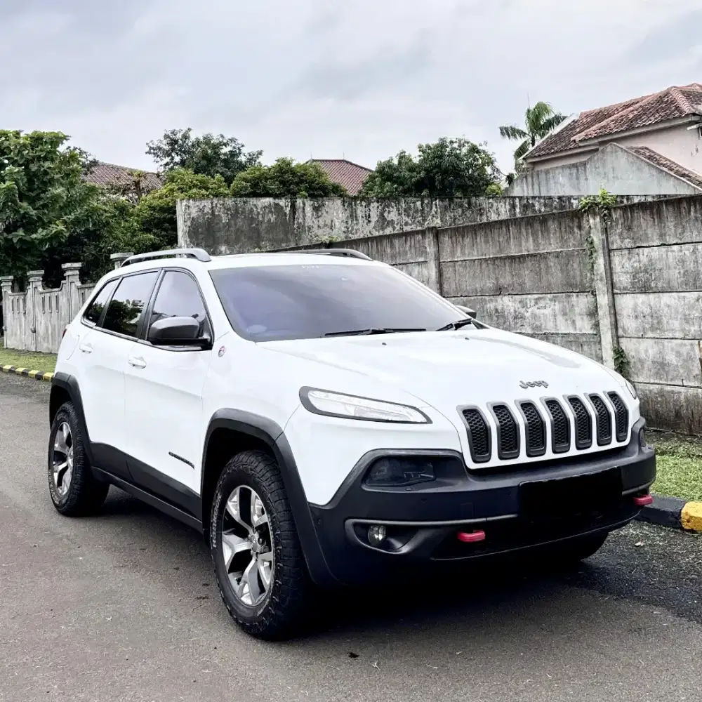 Jeep Cherokee TrailHawk 4x4 Panoramic Full Option 2.4 Tahun 2016