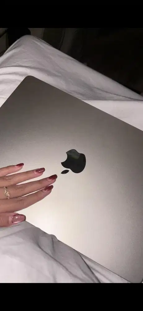 MacBook AIR M2 2022 256 starlight