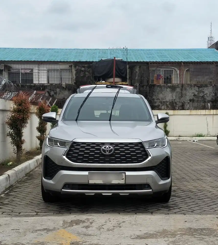 Toyota Innova Zenix V Bensin 2023 Silver