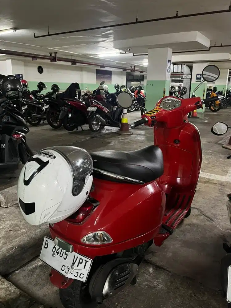 Dijual santai koleksi pribadi Vespa LX 125 matic 2012 merah