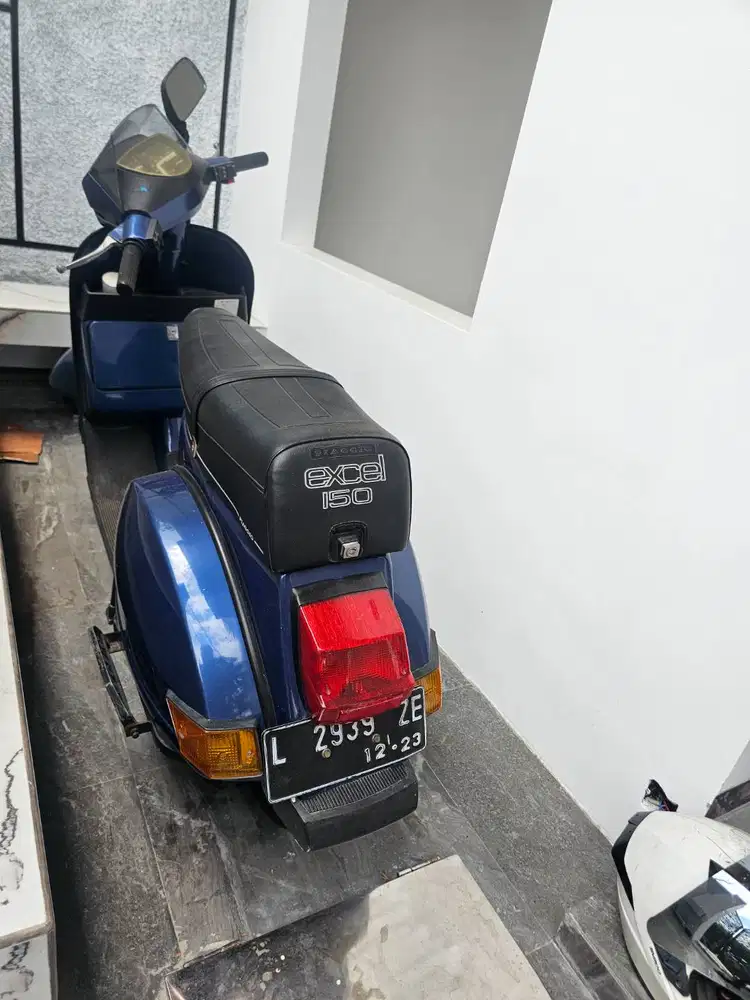 Dijual Vespa excel 150 warna BIRU METALIK