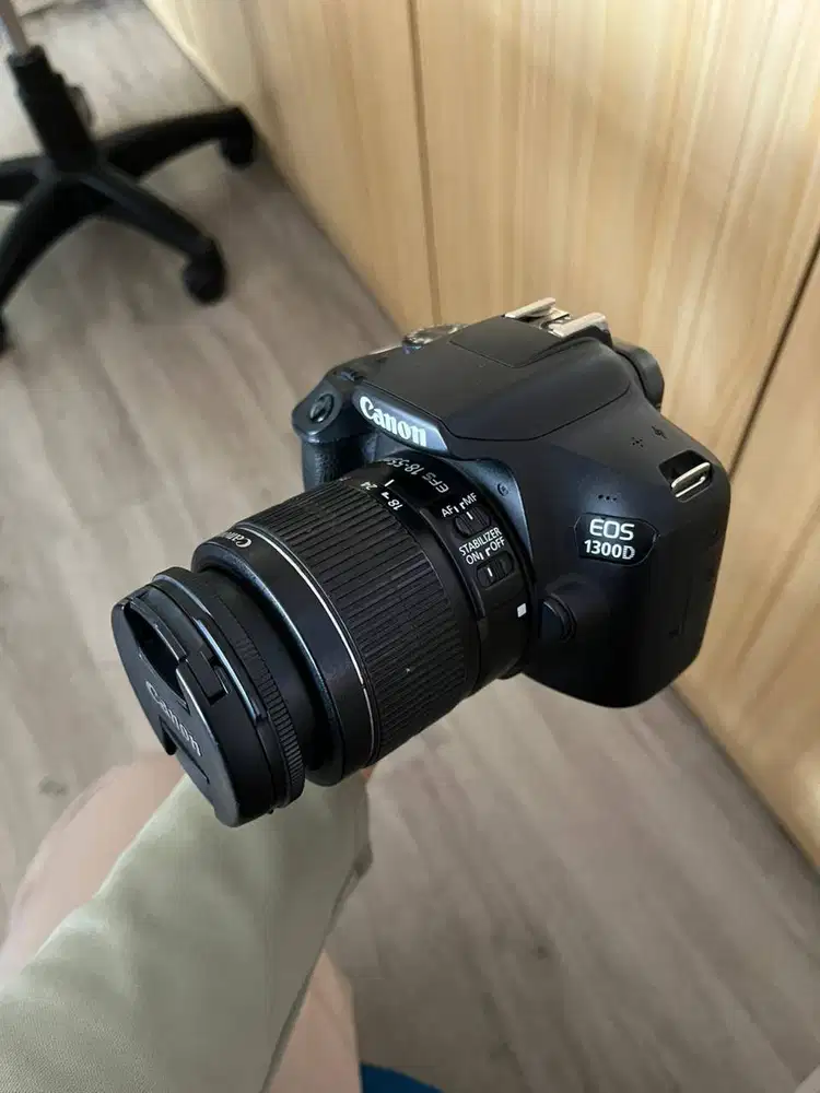 KAMERA CANON 1300D + KIT